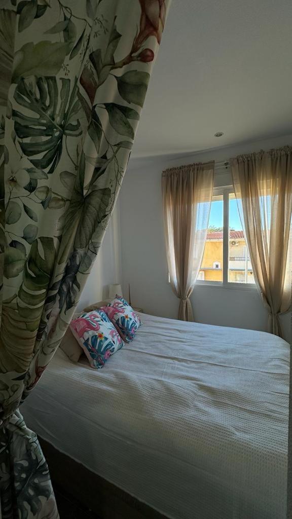 Playa De Los Naufragos Cozy Apartment With Pool Τορεβιέχα Εξωτερικό φωτογραφία