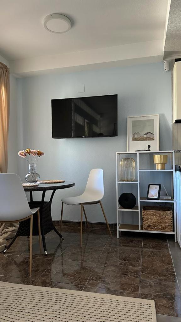 Playa De Los Naufragos Cozy Apartment With Pool Τορεβιέχα Εξωτερικό φωτογραφία