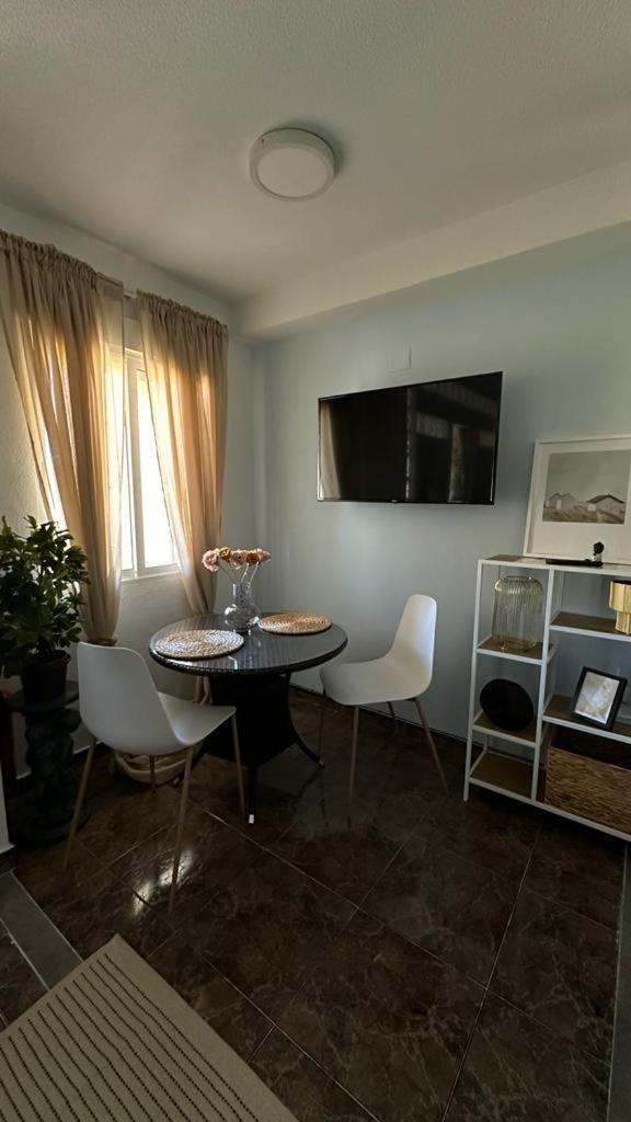 Playa De Los Naufragos Cozy Apartment With Pool Τορεβιέχα Εξωτερικό φωτογραφία