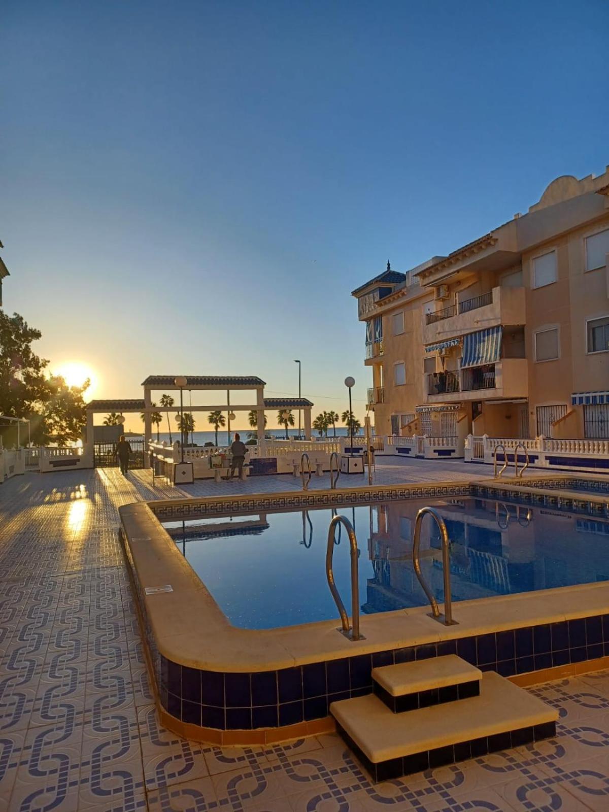 Playa De Los Naufragos Cozy Apartment With Pool Τορεβιέχα Εξωτερικό φωτογραφία